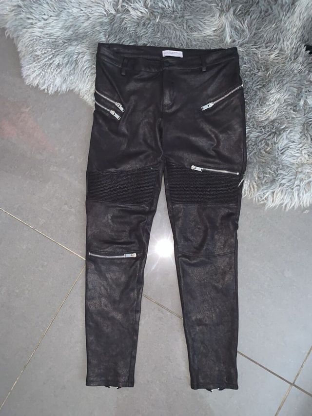 Pantalones cuero Zara negros