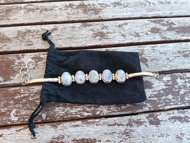 Pulsera de plata y piedra de Luna