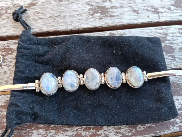 Pulsera de plata y piedra de Luna