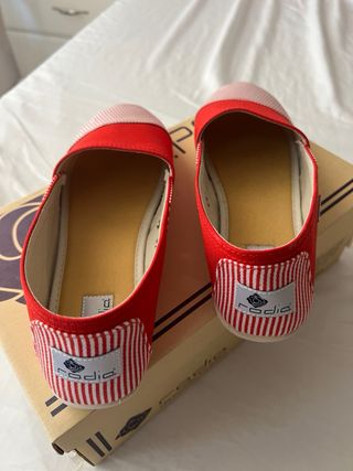Zapatos Radic rojos y blancos