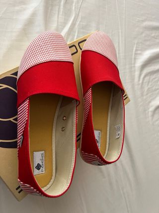 Zapatos Radic rojos y blancos