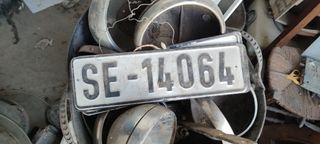 Llantas y faro coche antiguo piezas de Seat 600