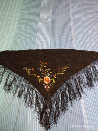 Mantón mantilla bordado multicolor