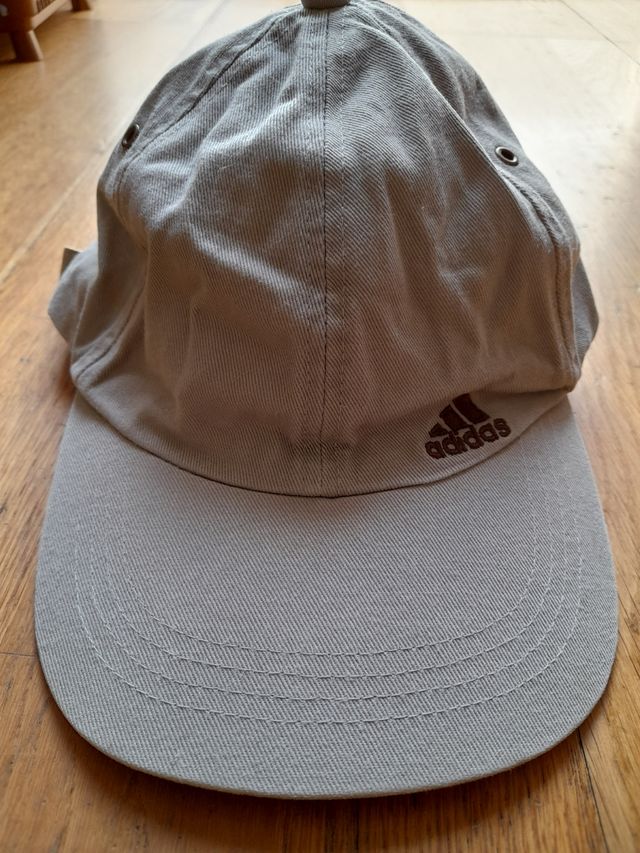 Gorra Adidas niño beige