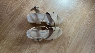 Sandalias tacón beige plataforma