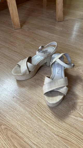 Sandalias tacón beige plataforma