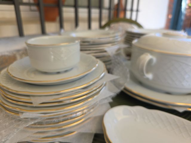 Vajilla 12 servicios. BIDASOA. Borde oro 24k