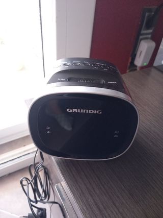 Radio despertador GRUNDIG - Reloj