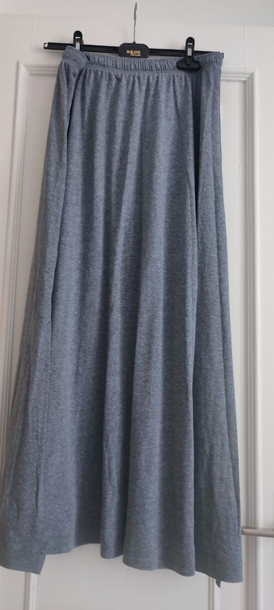 Falda larga gris azulada