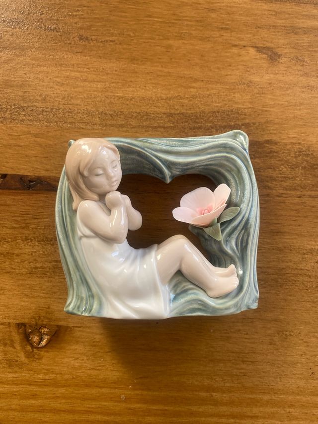 Figura Lladró niña orando