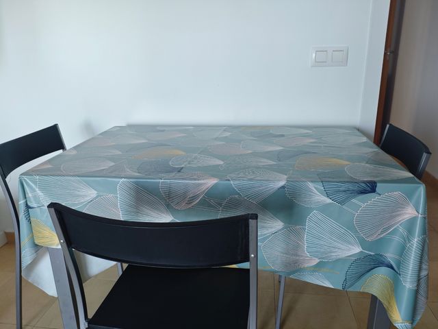 Mesa Comedor + 4 sillas (110x70x73)