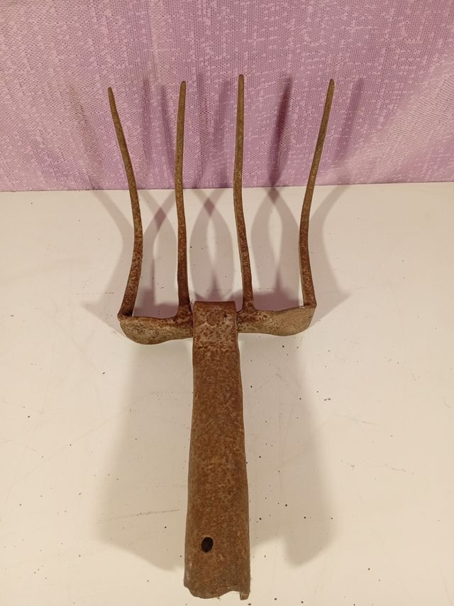 Rastrillo antiguo de forja