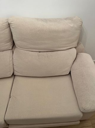 SOFA DE TRES PLAZAS COLOR BEIGE