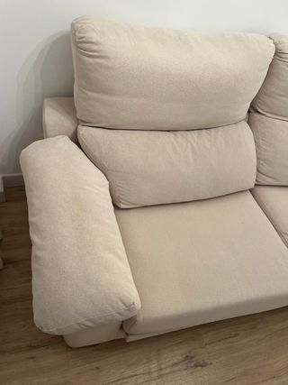 SOFA DE TRES PLAZAS COLOR BEIGE