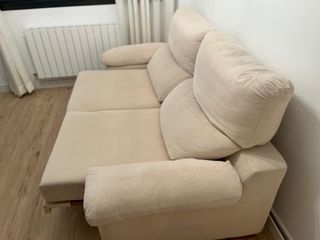 SOFA DE TRES PLAZAS COLOR BEIGE