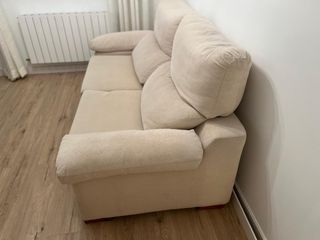 SOFA DE TRES PLAZAS COLOR BEIGE