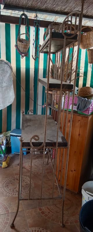 ESTANTERIA HIERRO Y MADERA