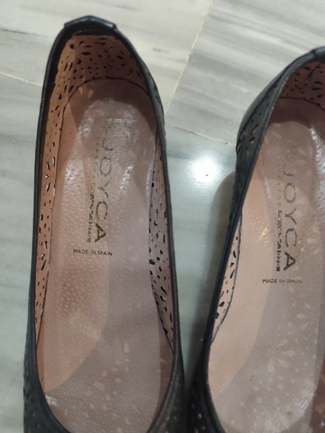 Manoletinas azul piel perforada tacón