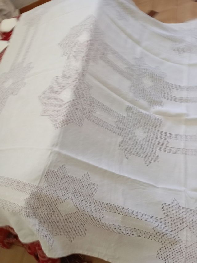 Manteleria lino bordada Lagartera desilada amano