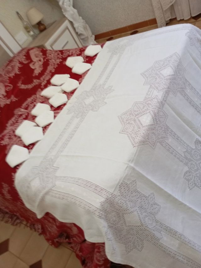 Manteleria lino bordada Lagartera desilada amano