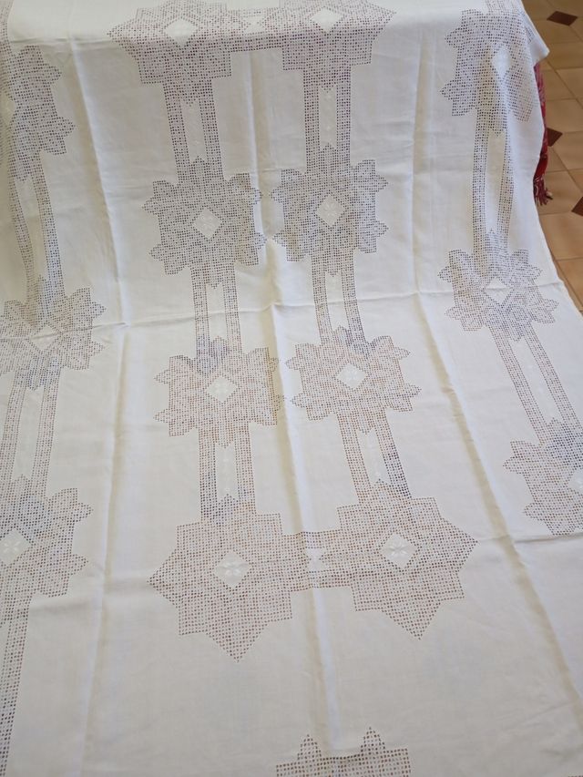 Manteleria lino bordada Lagartera desilada amano