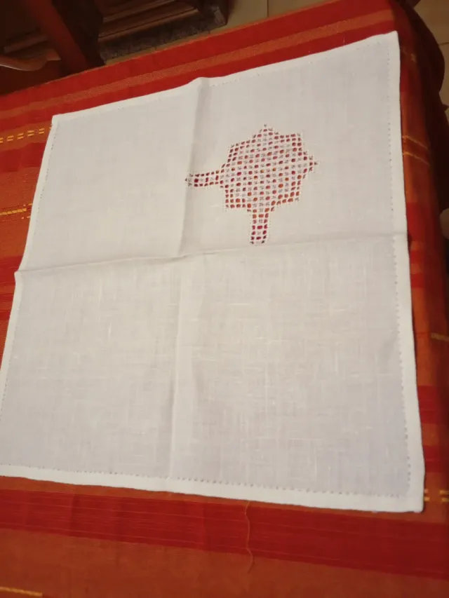 Manteleria lino bordada Lagartera desilada amano