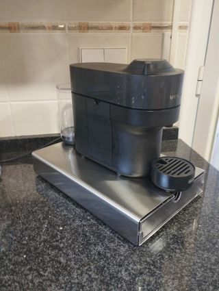 Cafetera Nespresso Vertuo Pop Negra DeLonghi