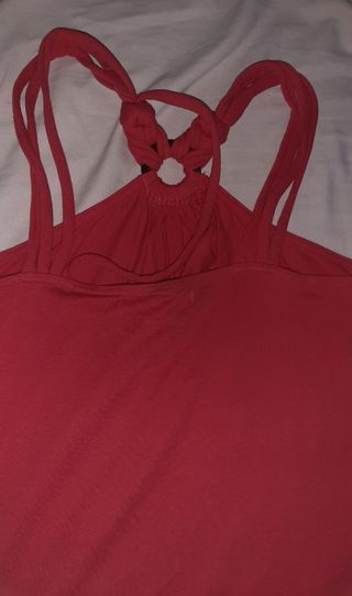 Camiseta roja sin mangas