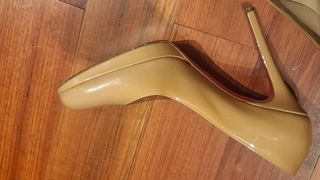 Zapatos Louboutin beige, talla 38