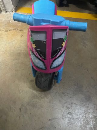 Moto infantil rosa y azul