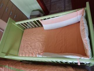 Cuna bebé verde