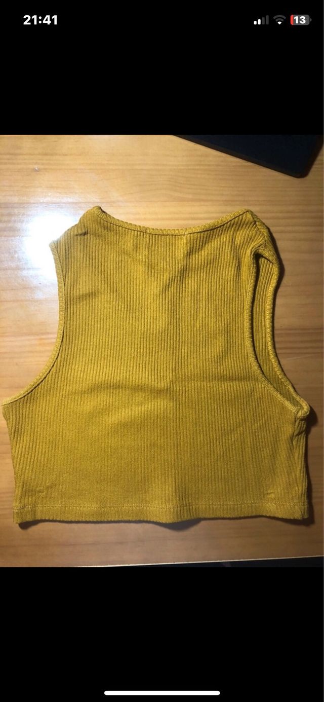 Top corto amarillo mostaza