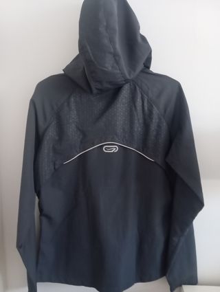 Chaqueta Kalenji gris oscuro ,cortavientos.