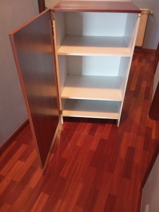 Mueble madera marrón