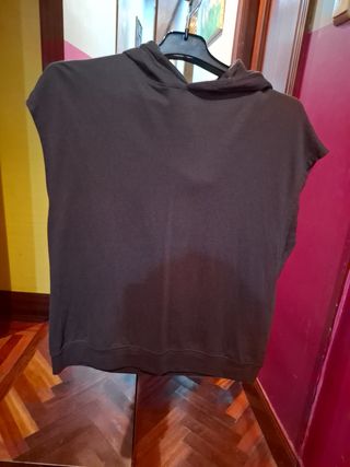 Camiseta gris  sin mangas con capucha talla 13/14