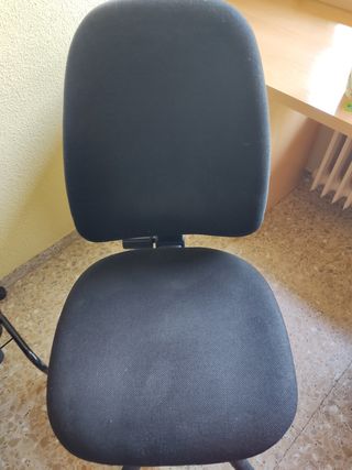Silla oficina negra giratoria