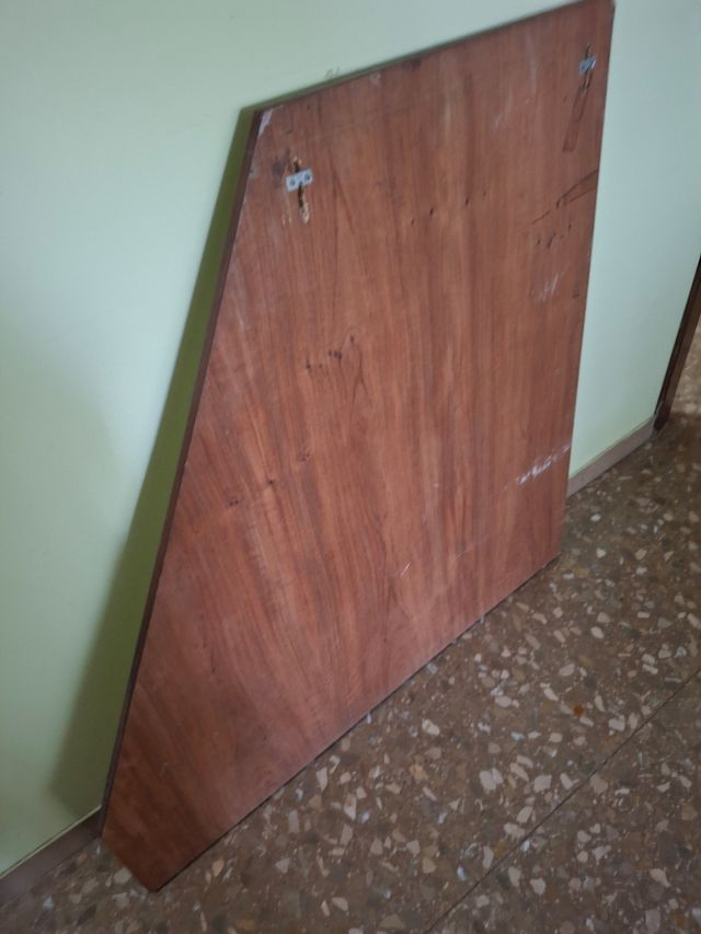 Espejo antiguo de madera marrón