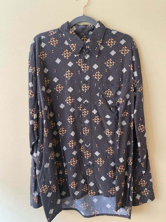 Camisa vintage negra y naranja