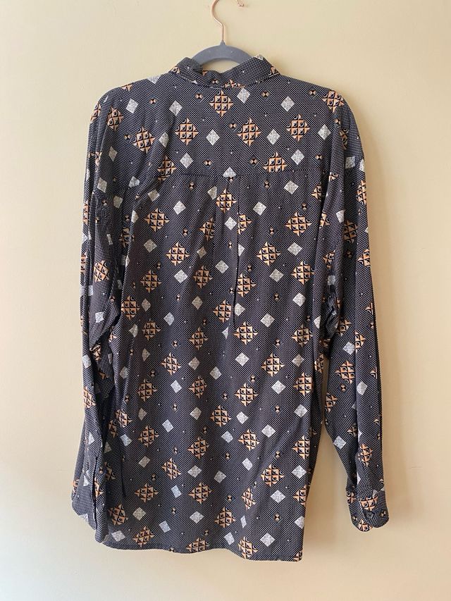 Camisa vintage negra y naranja