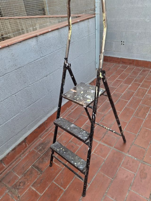 Escalera 3 peldaños metálica