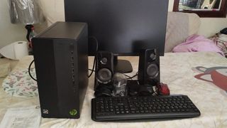 PC Escritorio HP - Monitor y teclado