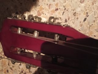 Guitarra clásica pequeña