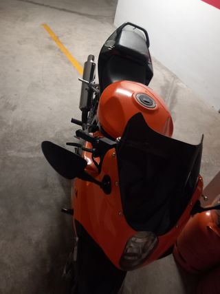 Hyosung GT250 - Moto en buen estado