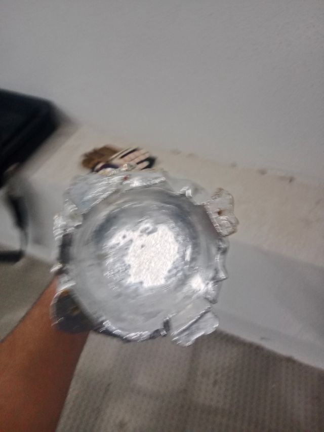 Jarrón dorado y plateado