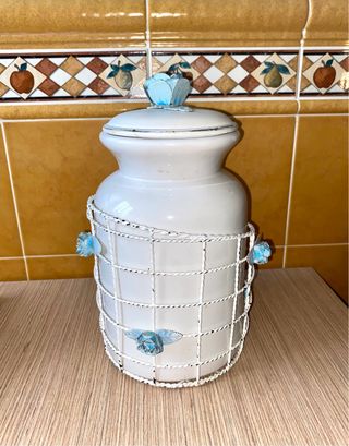 Caja vintage blanca y azul