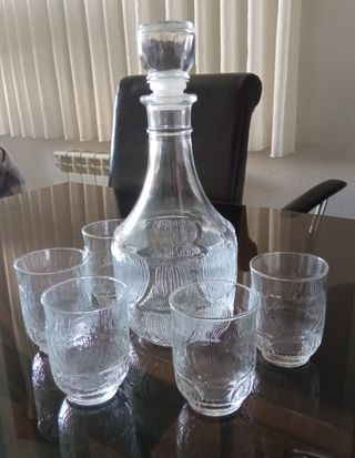 Licorera con 6 vasos de cristal