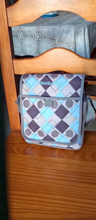 Mochila Reebok azul y gris