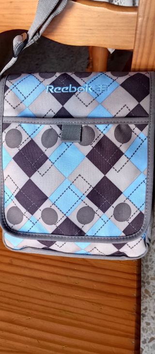 Mochila Reebok azul y gris