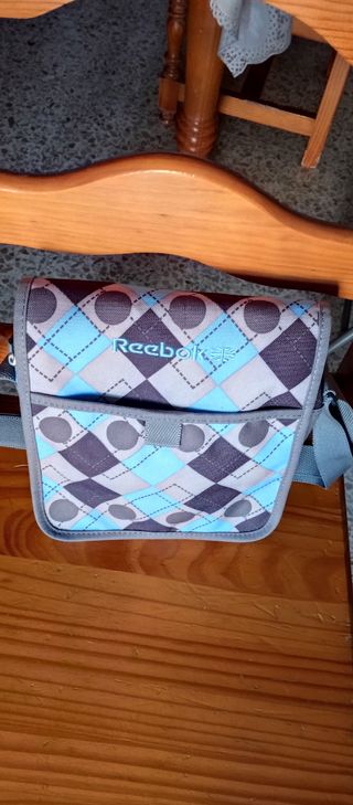 Mochila Reebok azul y gris