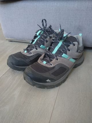 Zapatillas trekking Quechua. Talla 39.